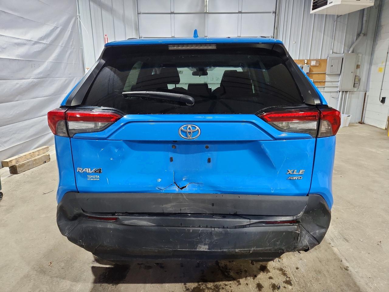 2019 TOYOTA RAV4 XLE photo 11