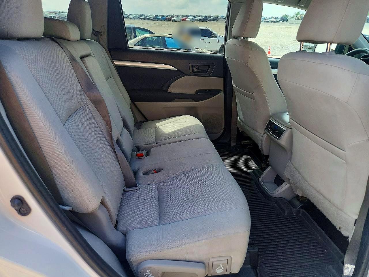2019 TOYOTA HIGHLANDER LE photo 21