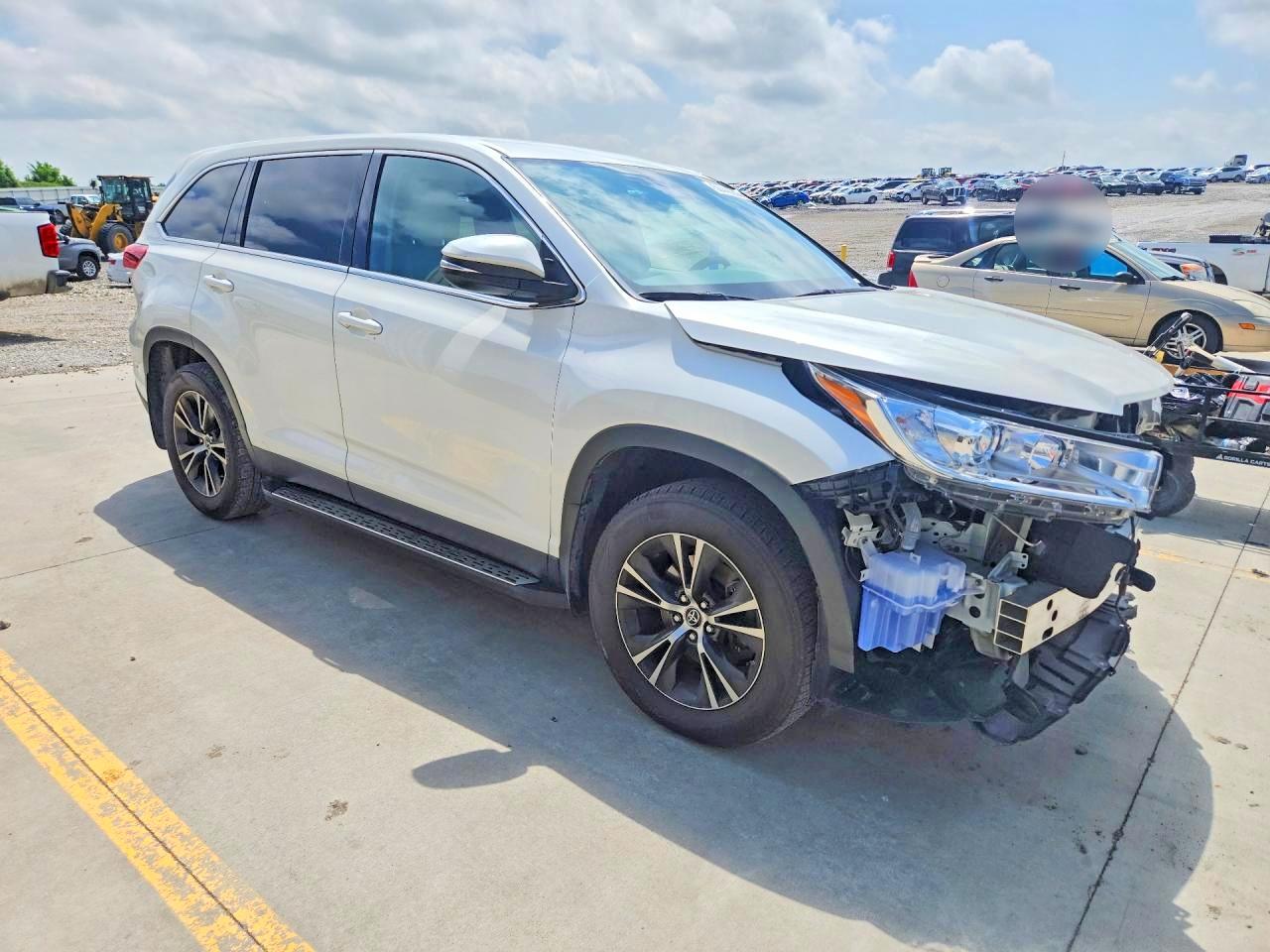 2019 TOYOTA HIGHLANDER LE photo 7