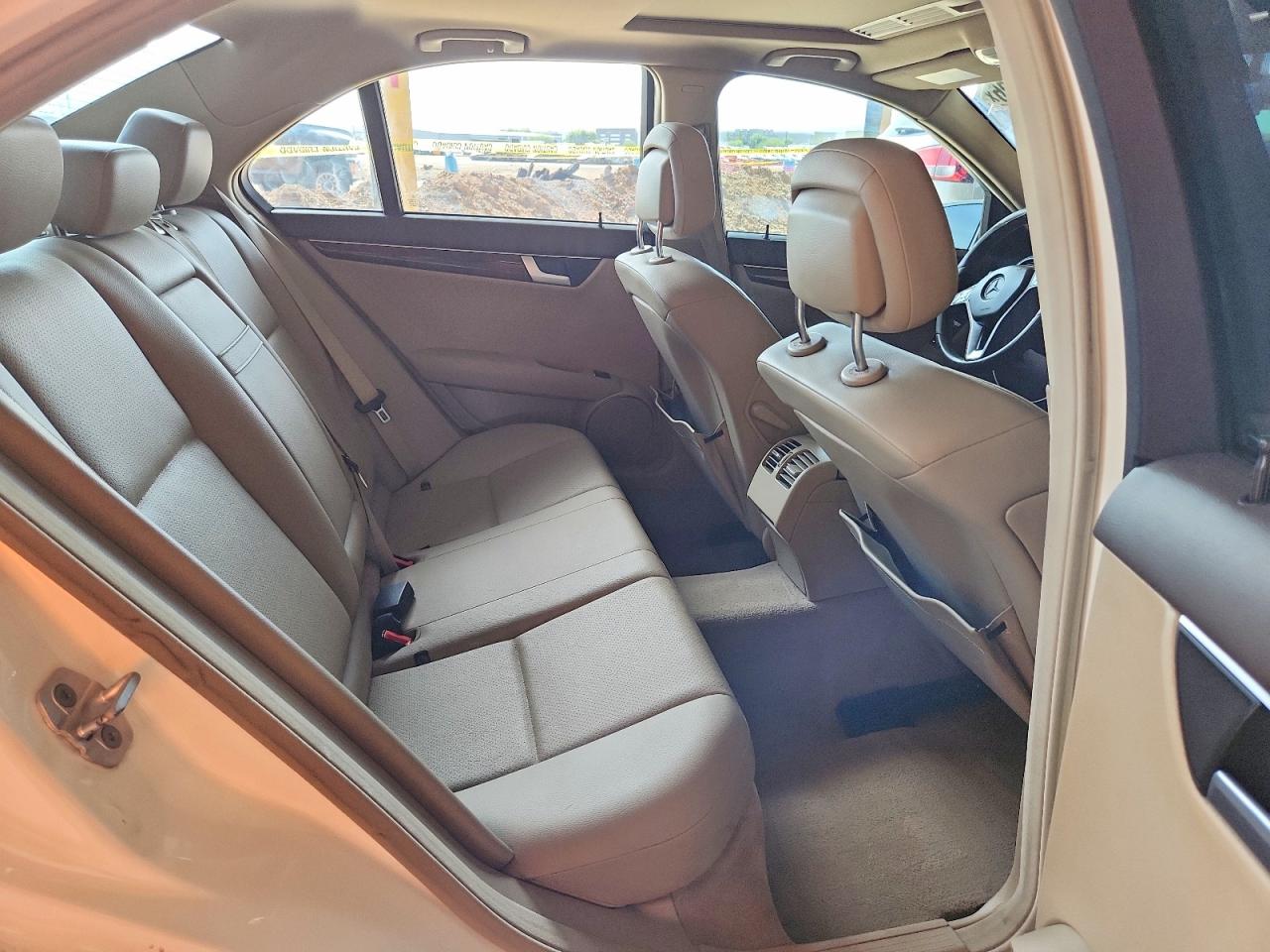 2014 MERCEDES-BENZ C 250 photo 19