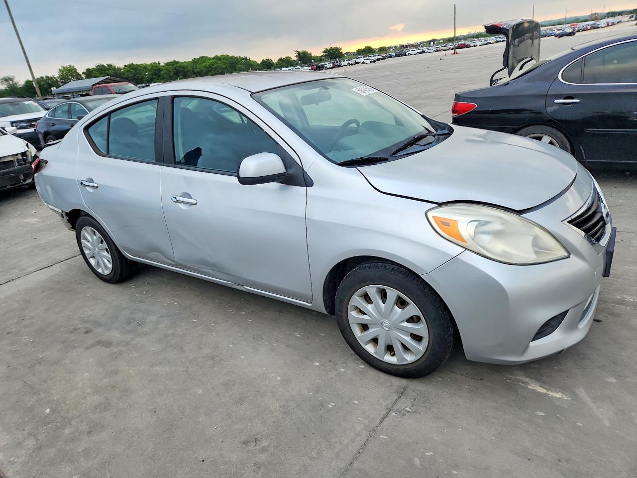 2012 NISSAN VERSA 1.6 S photo 4