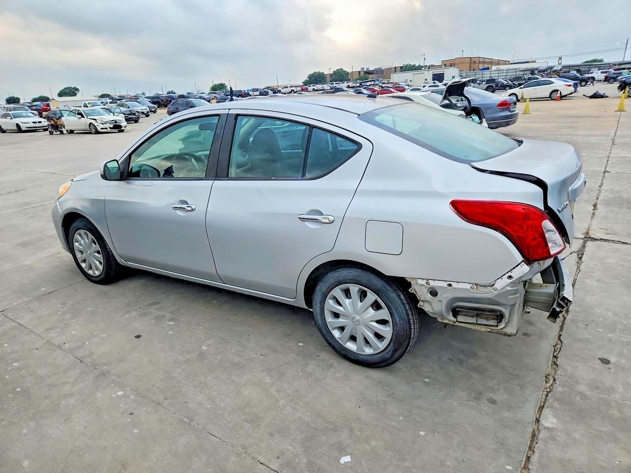 2012 NISSAN VERSA 1.6 S photo 2