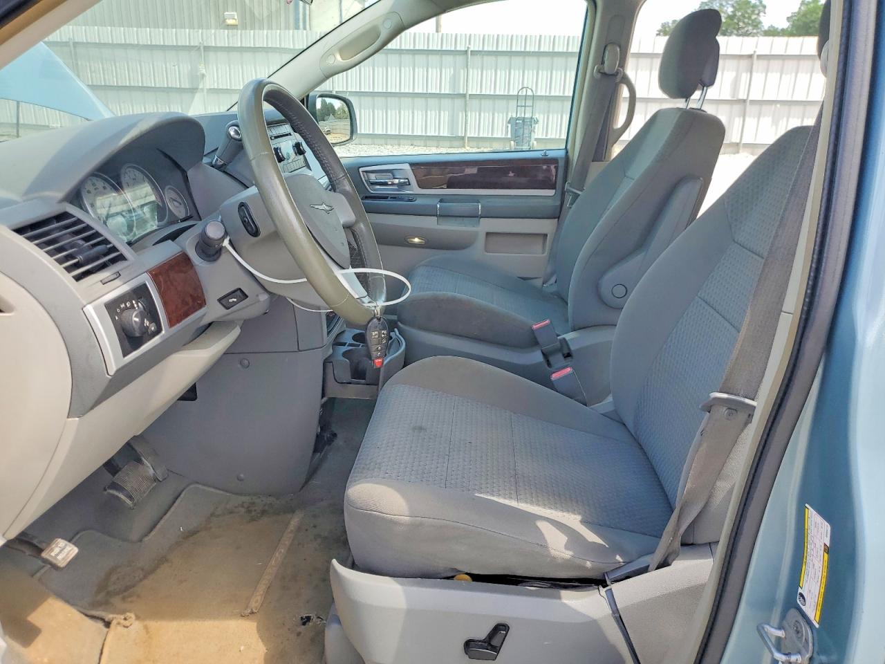 2010 CHRYSLER TOWN & COUNTRY TOURING photo 19