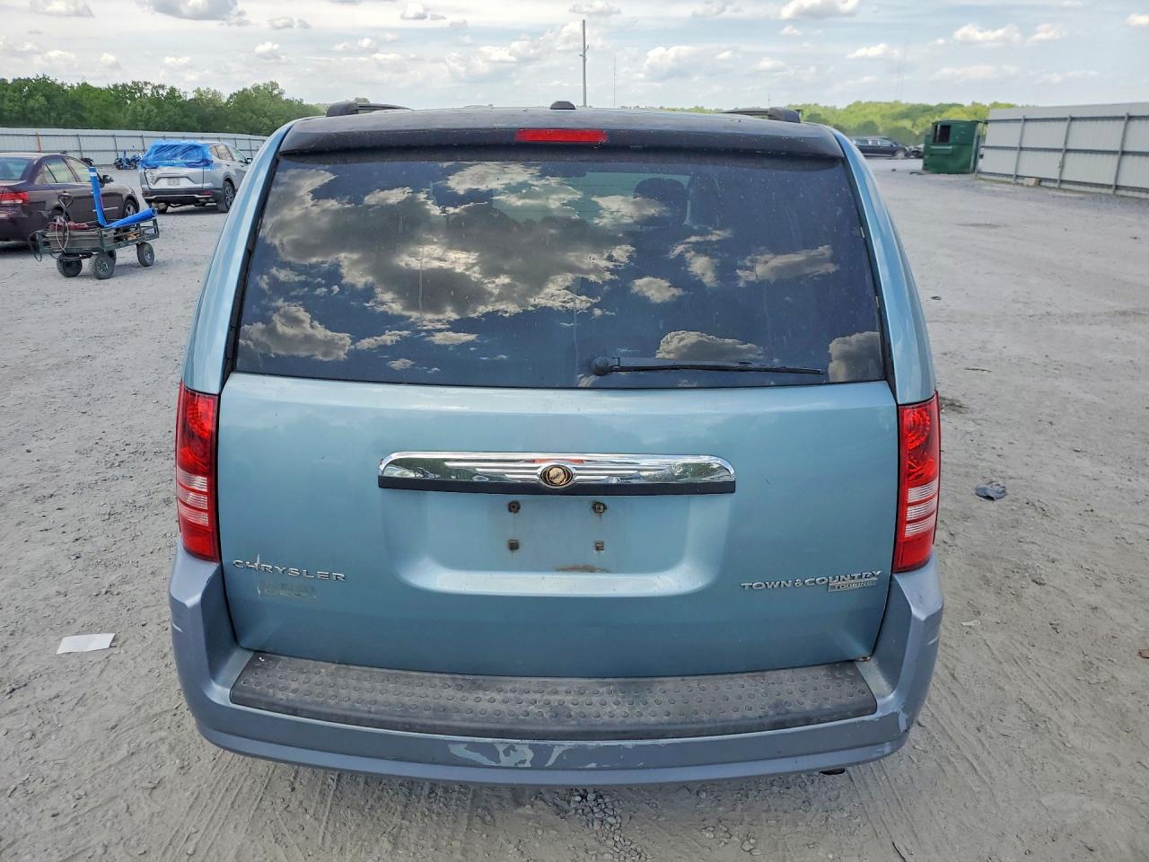 2010 CHRYSLER TOWN & COUNTRY TOURING photo 16