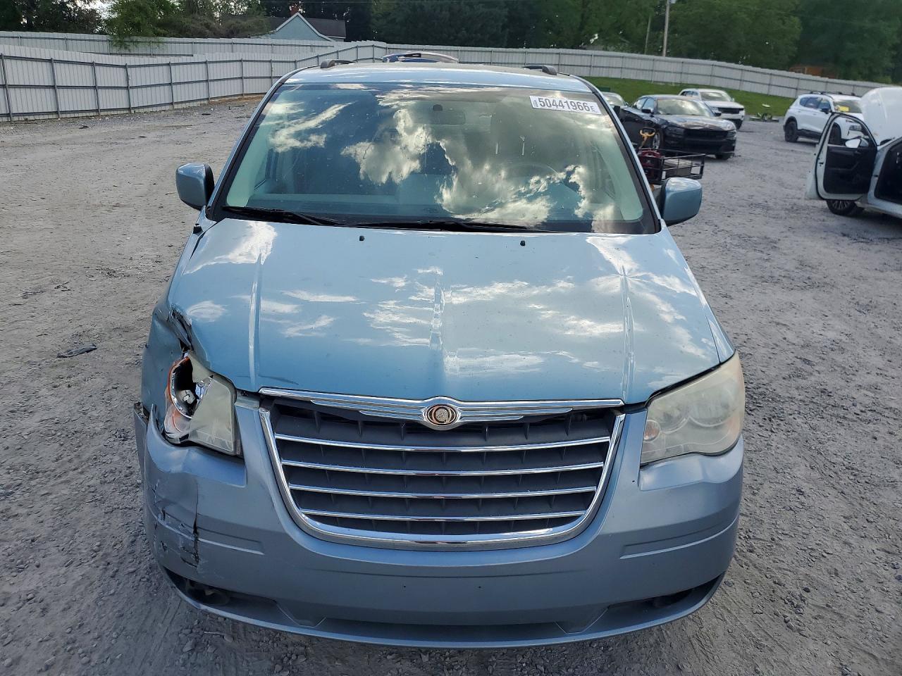 2010 CHRYSLER TOWN & COUNTRY TOURING photo 13