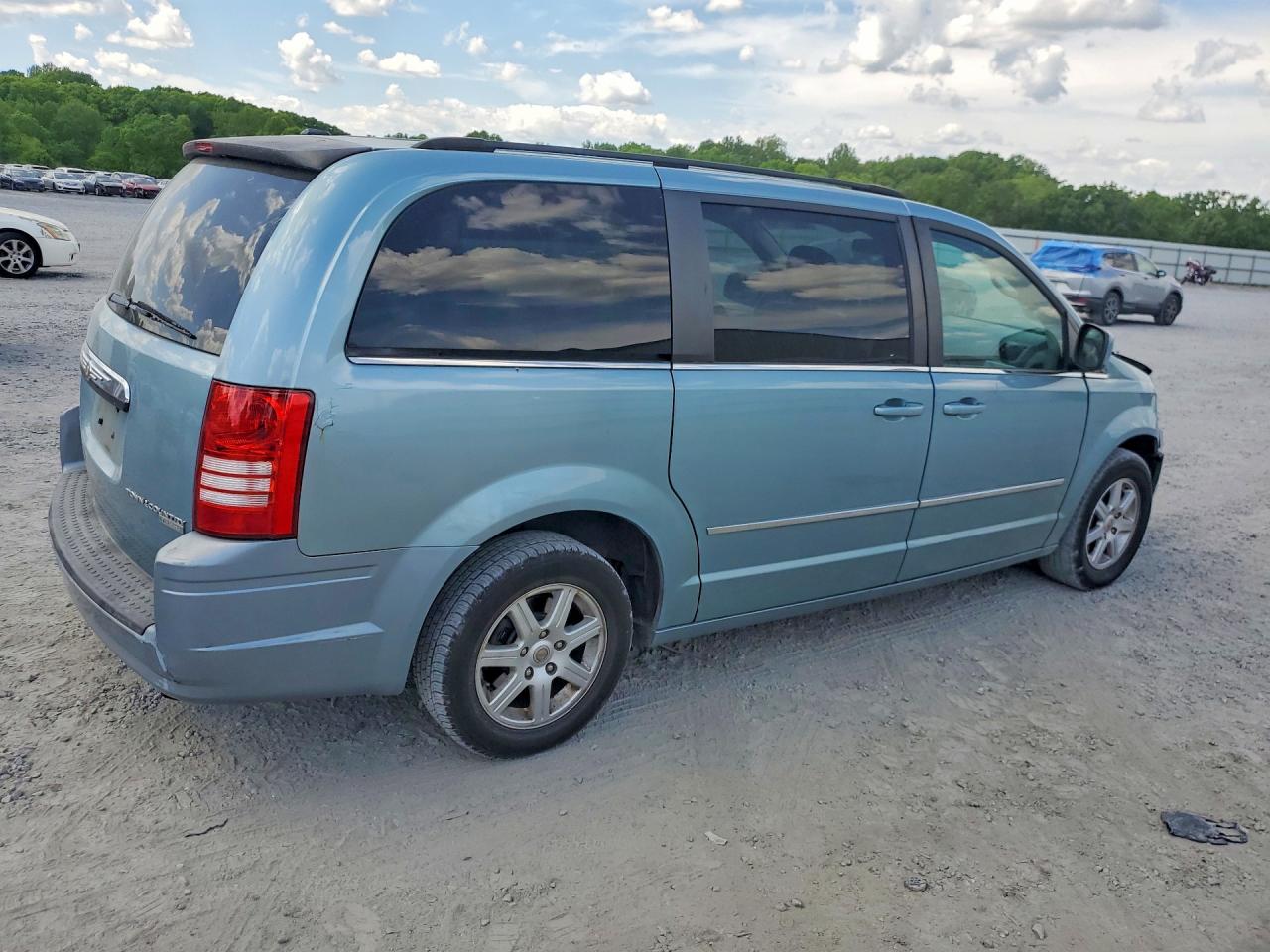 2010 CHRYSLER TOWN & COUNTRY TOURING photo 7