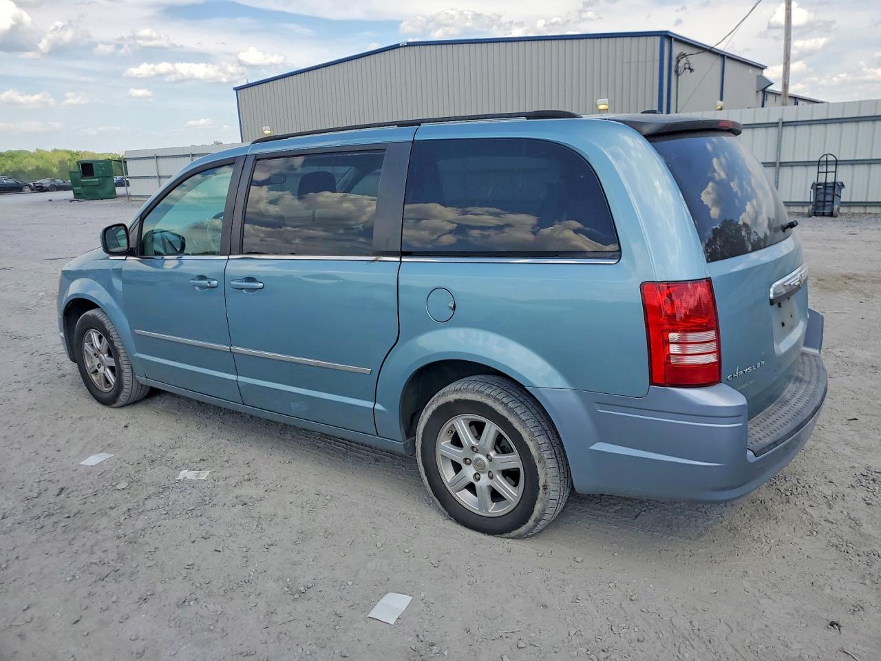2010 CHRYSLER TOWN & COUNTRY TOURING photo 4