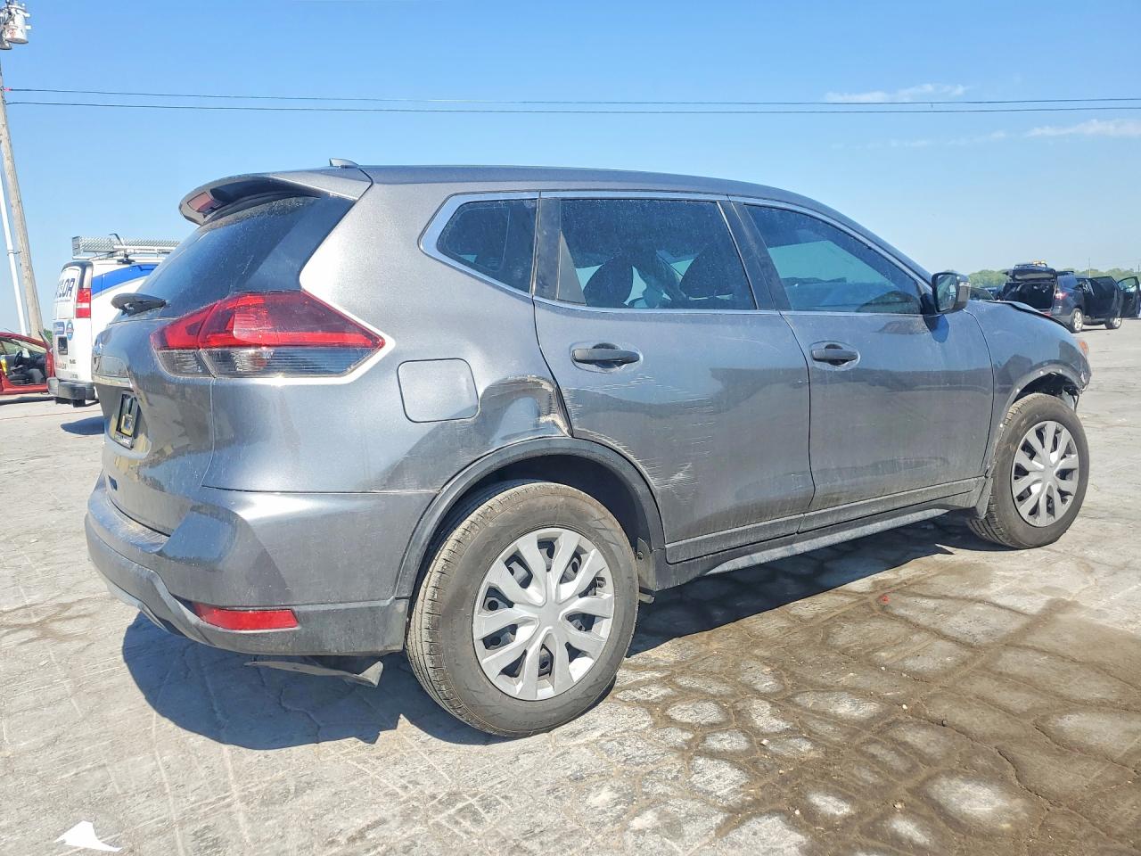 2018 NISSAN ROGUE S photo 3