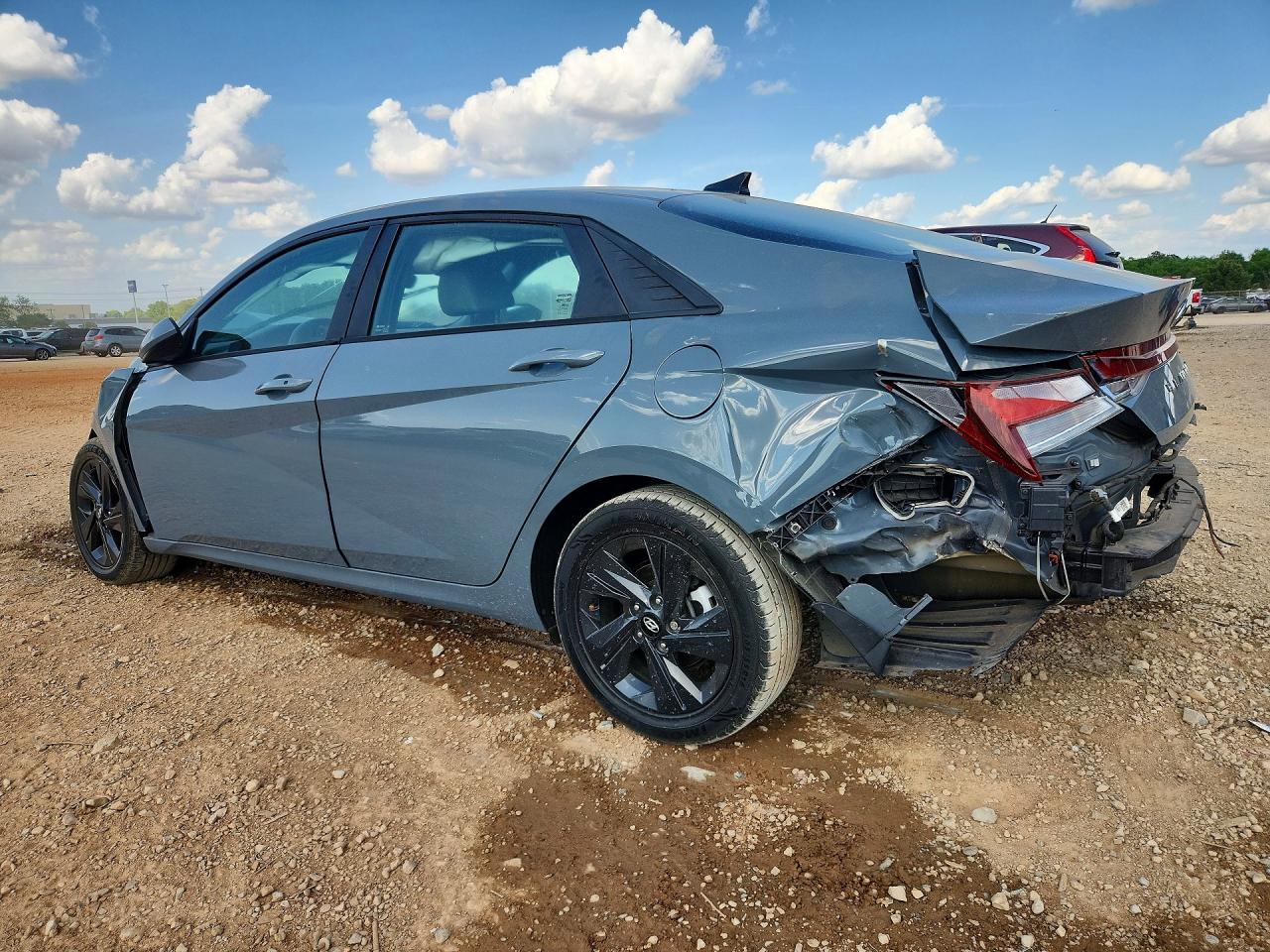 2023 HYUNDAI ELANTRA SEL photo 3
