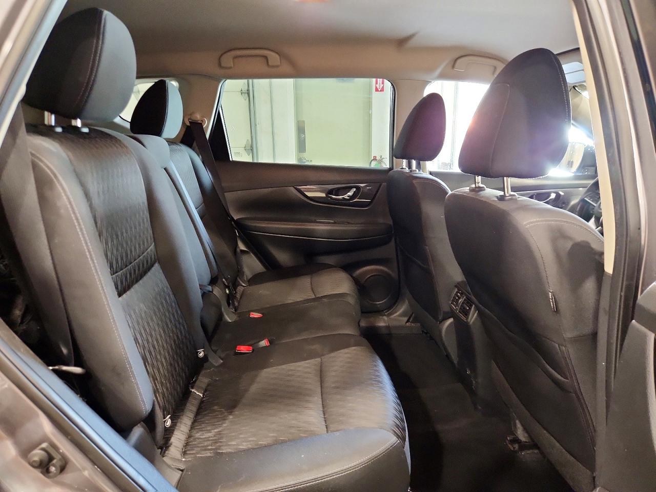 2019 NISSAN ROGUE SV photo 21