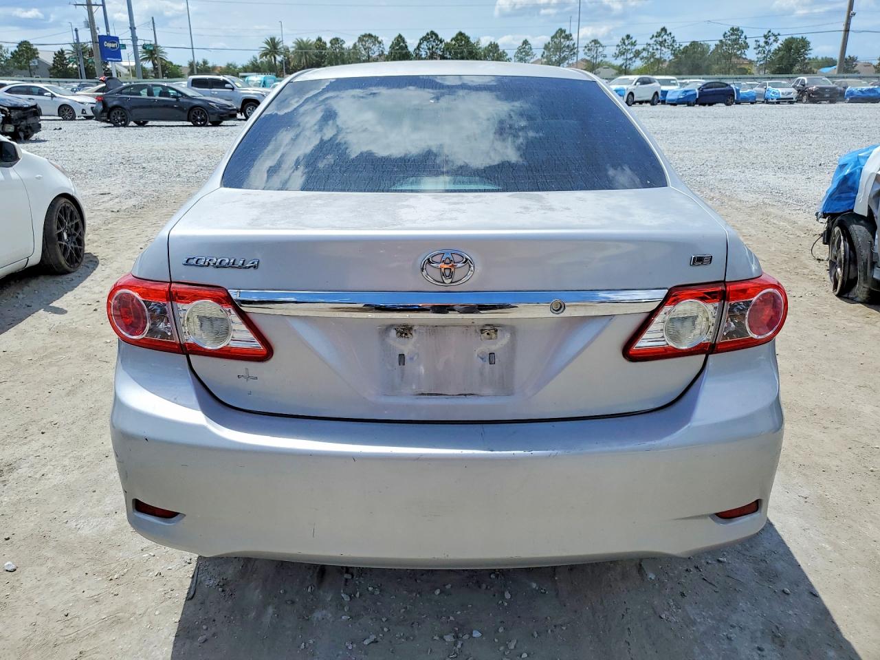2013 TOYOTA COROLLA LE photo 11