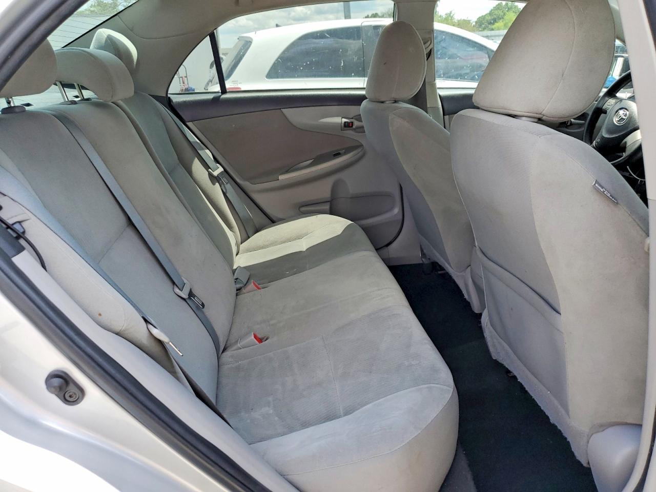 2013 TOYOTA COROLLA LE photo 19