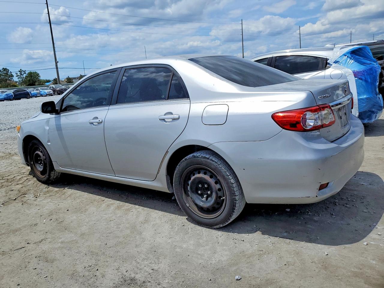 2013 TOYOTA COROLLA LE photo 3