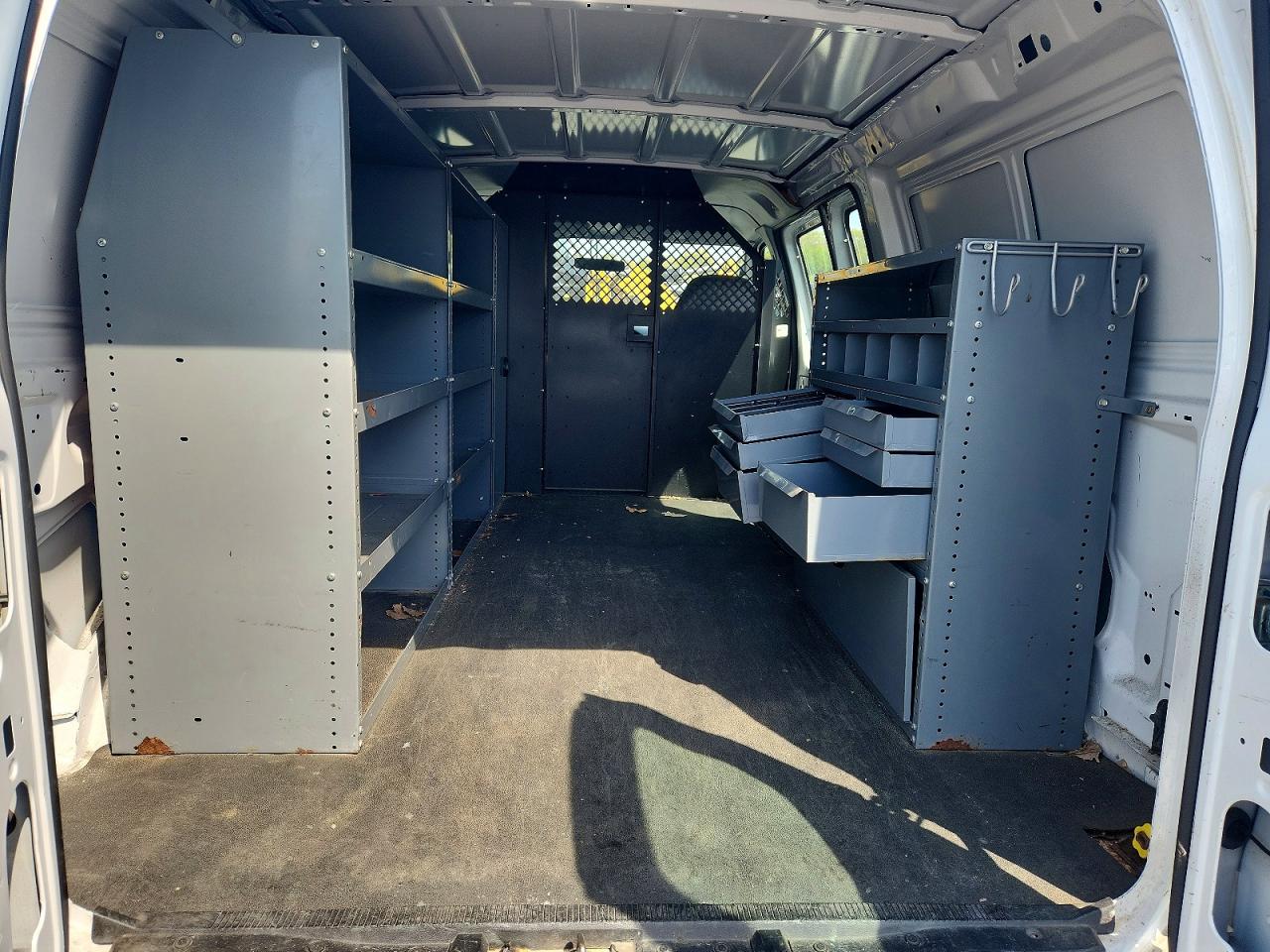 2004 FORD ECONOLINE E250 VAN photo 28