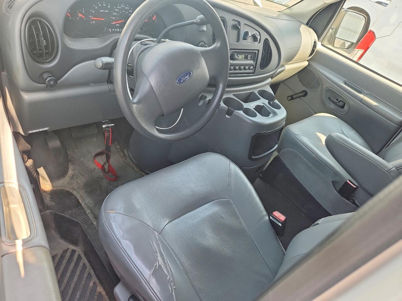 2004 FORD ECONOLINE E250 VAN photo 22