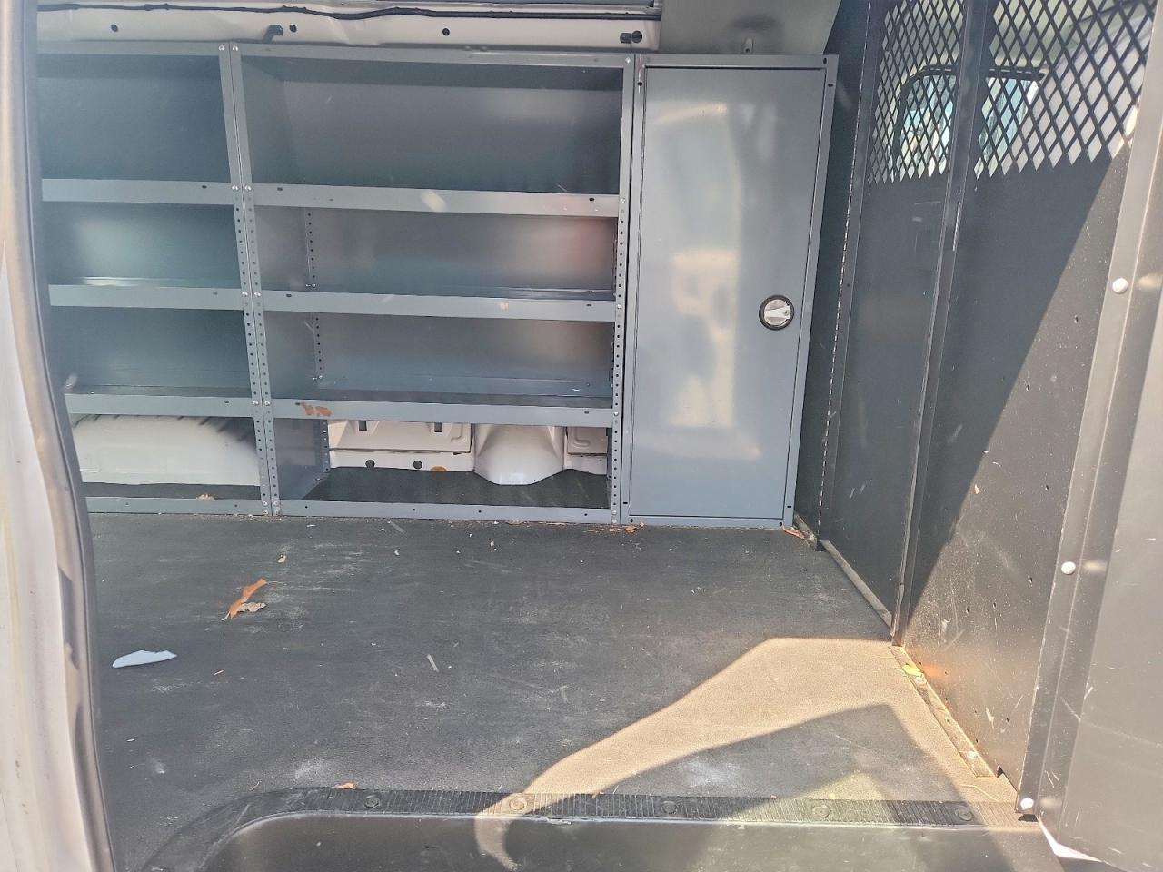 2004 FORD ECONOLINE E250 VAN photo 31