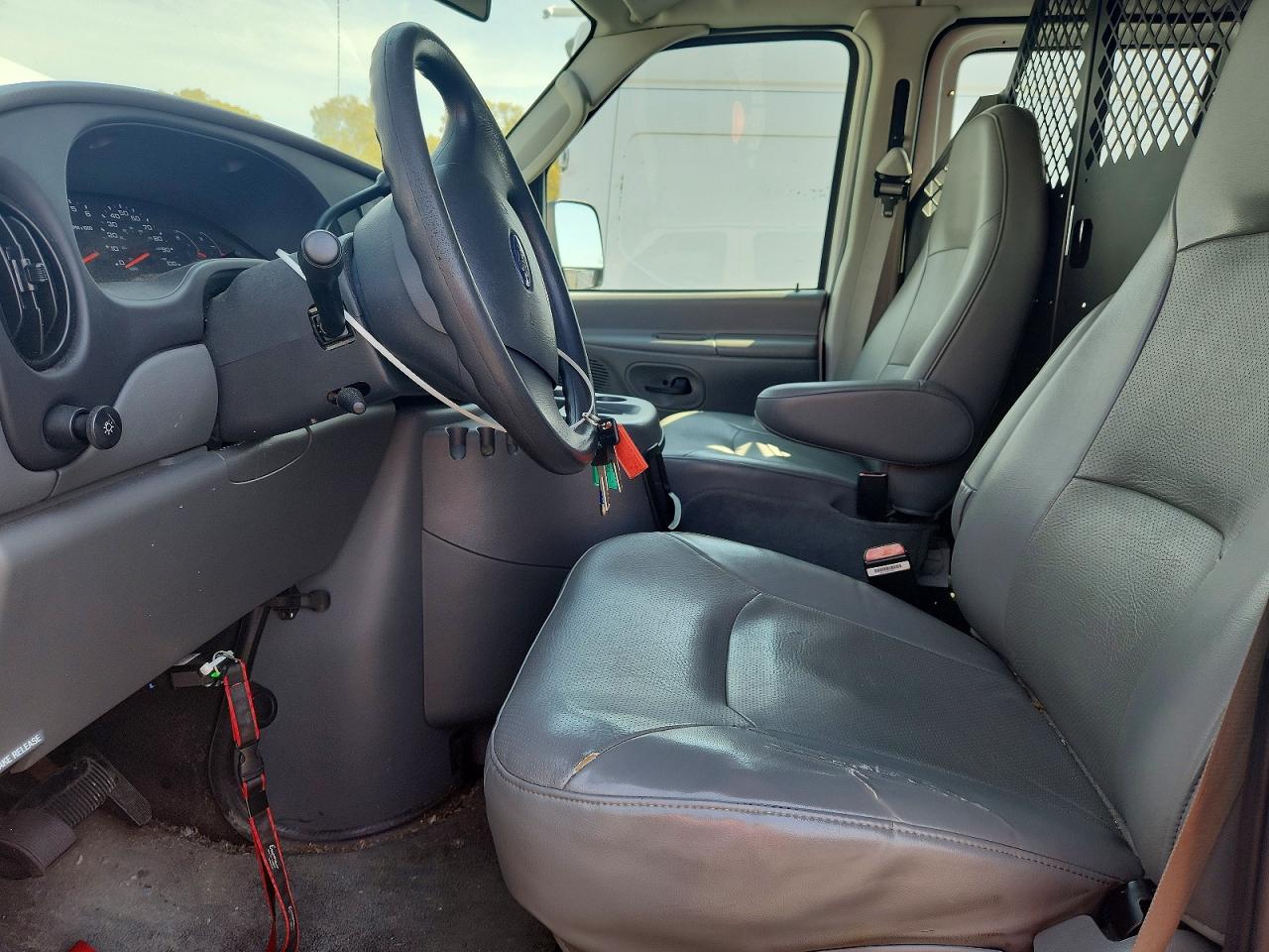 2004 FORD ECONOLINE E250 VAN photo 19