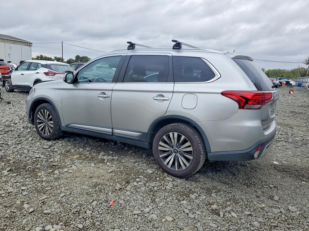 2019 MITSUBISHI OUTLANDER SE photo 3