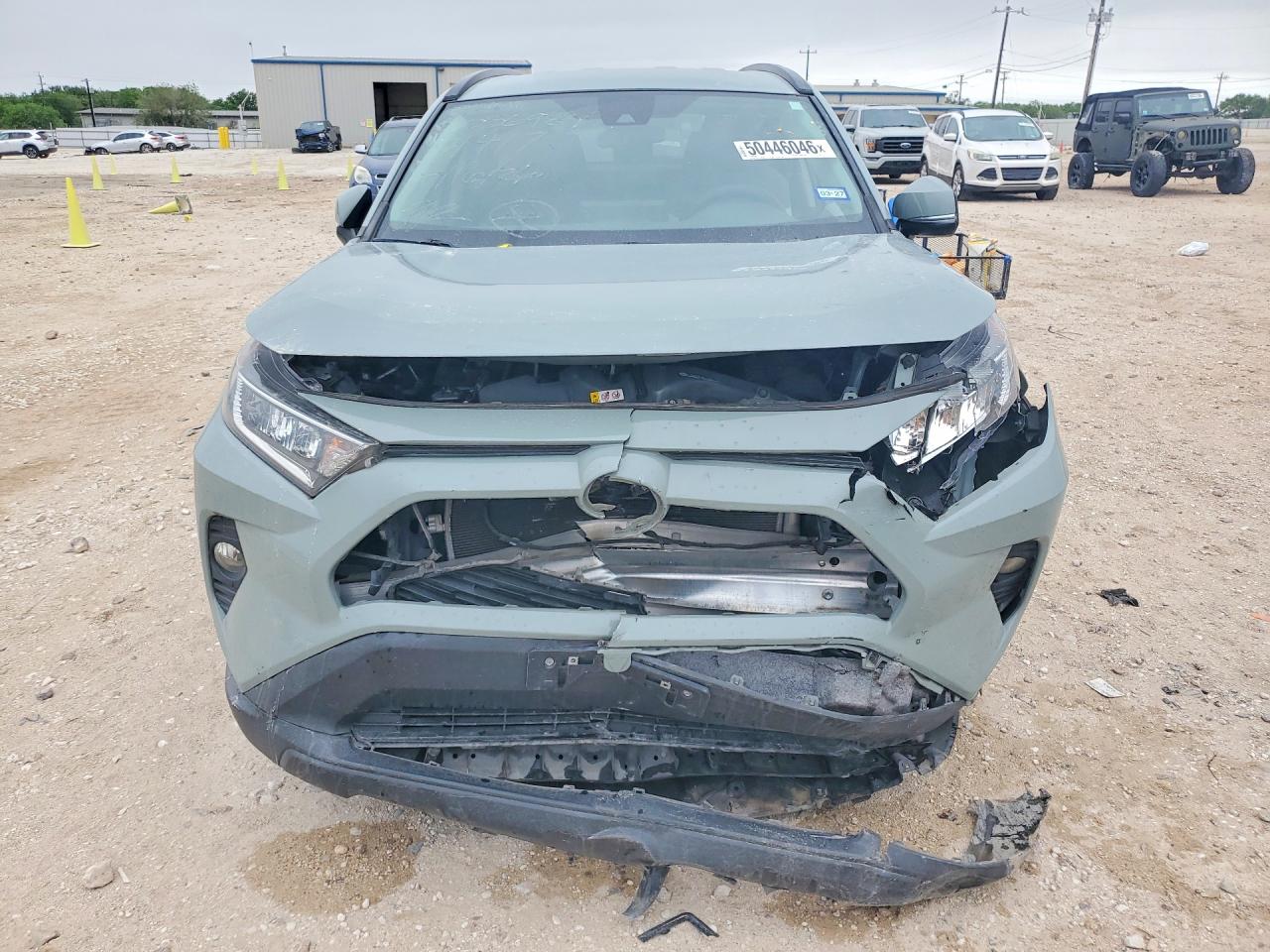2021 TOYOTA RAV4 XLE photo 9