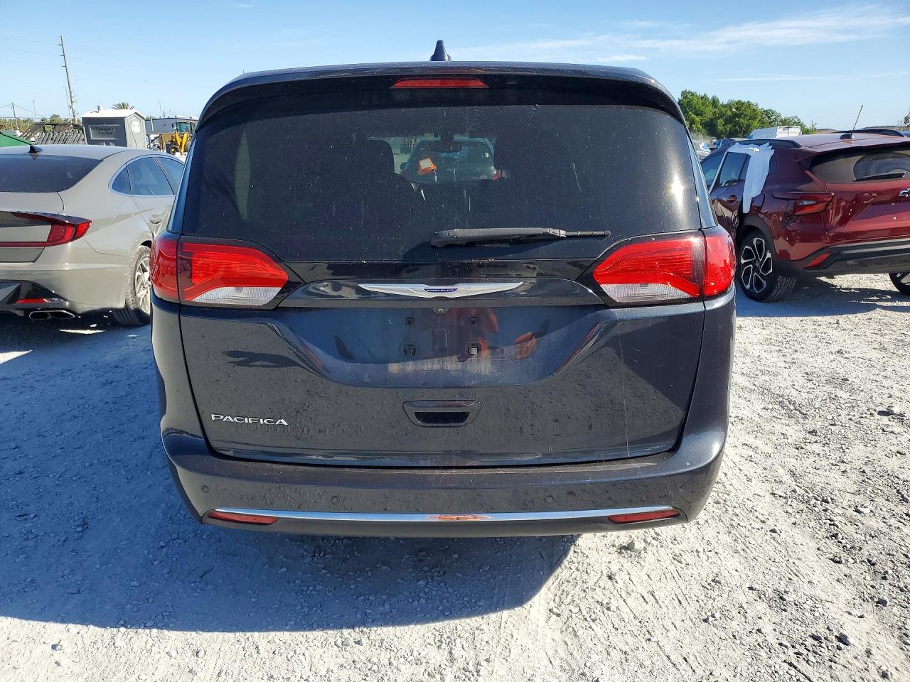 2019 CHRYSLER PACIFICA TOURING PLUS photo 9
