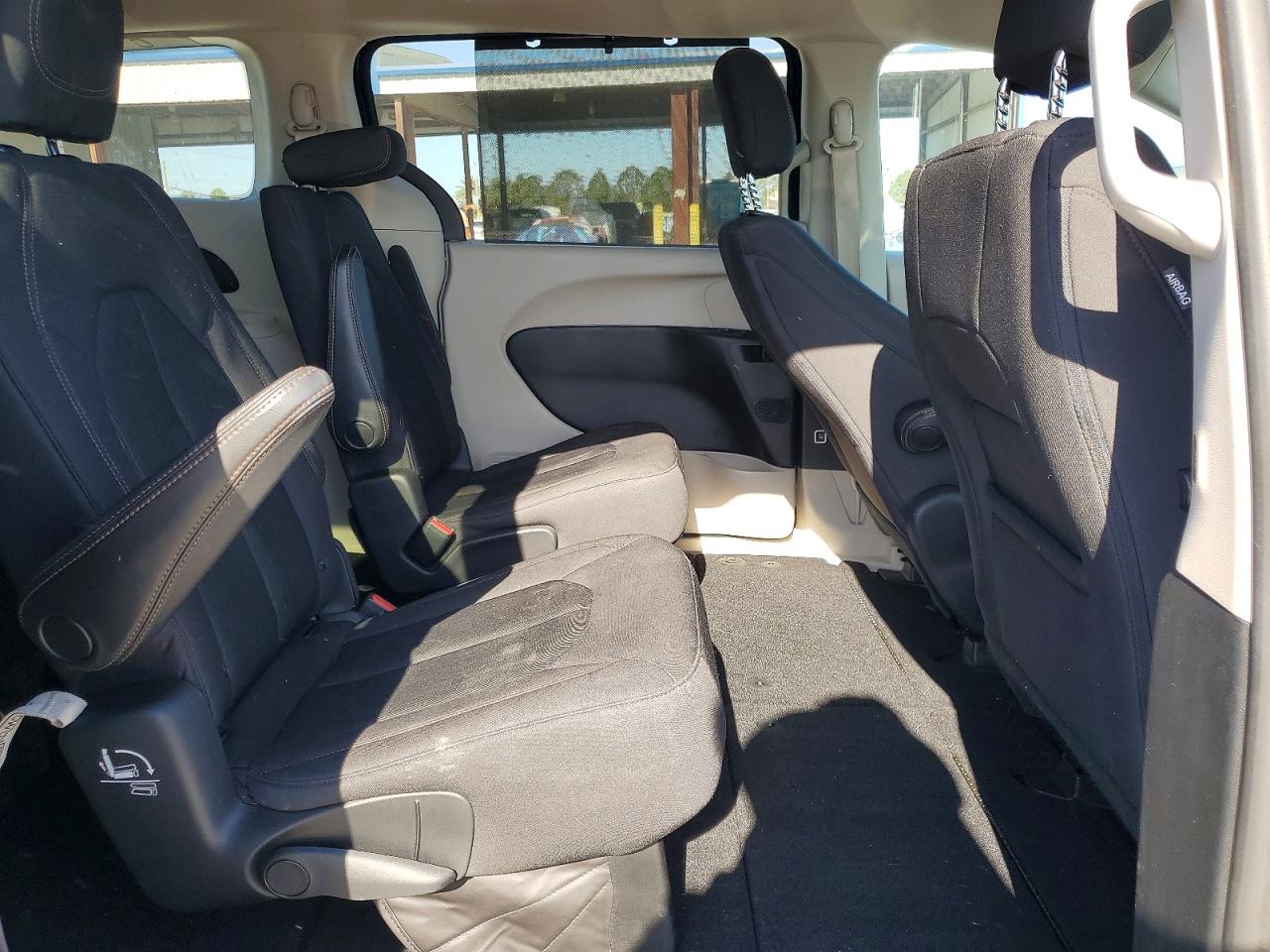 2019 CHRYSLER PACIFICA TOURING PLUS photo 17