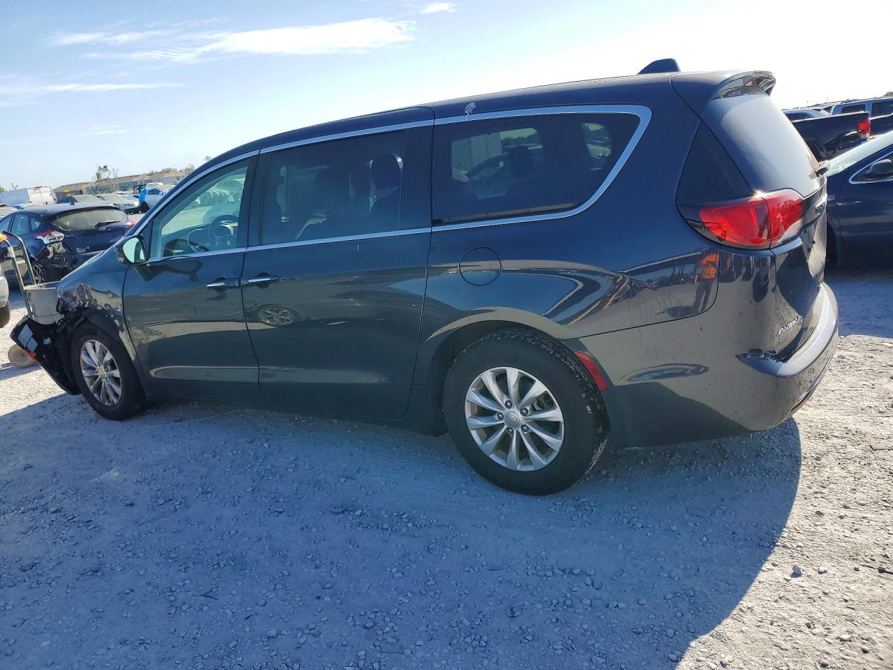2019 CHRYSLER PACIFICA TOURING PLUS photo 3