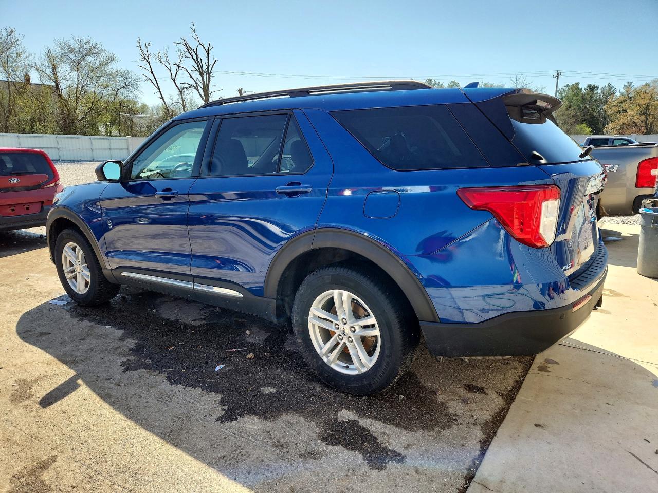 2020 FORD EXPLORER XLT photo 2