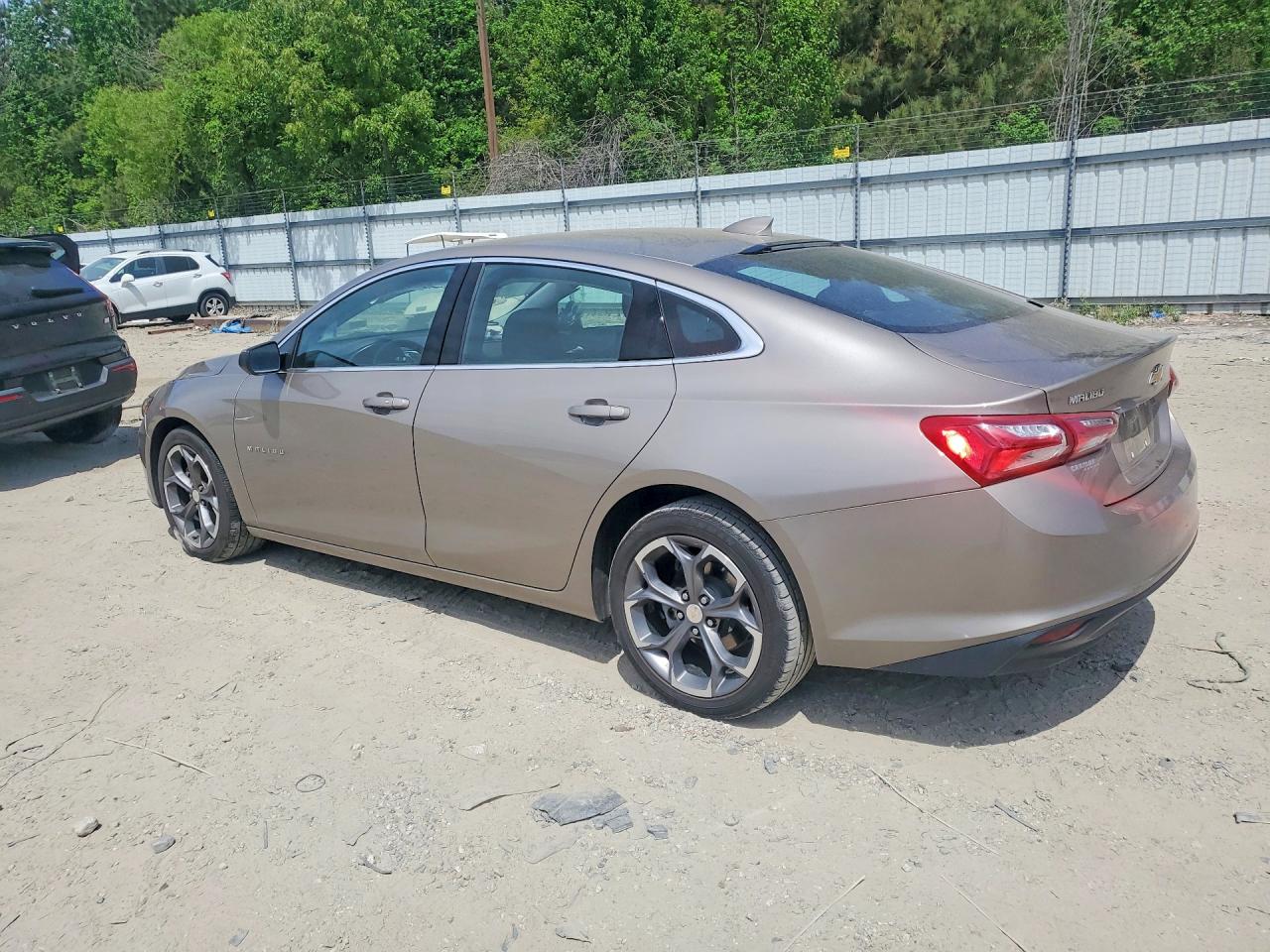 2022 CHEVROLET MALIBU LT photo 4