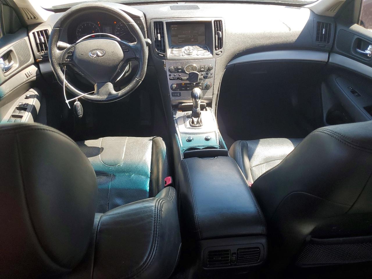2010 INFINITI G37 photo 22