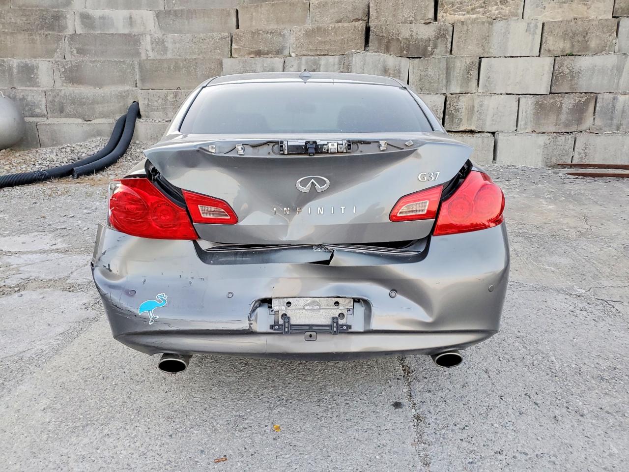 2010 INFINITI G37 photo 16