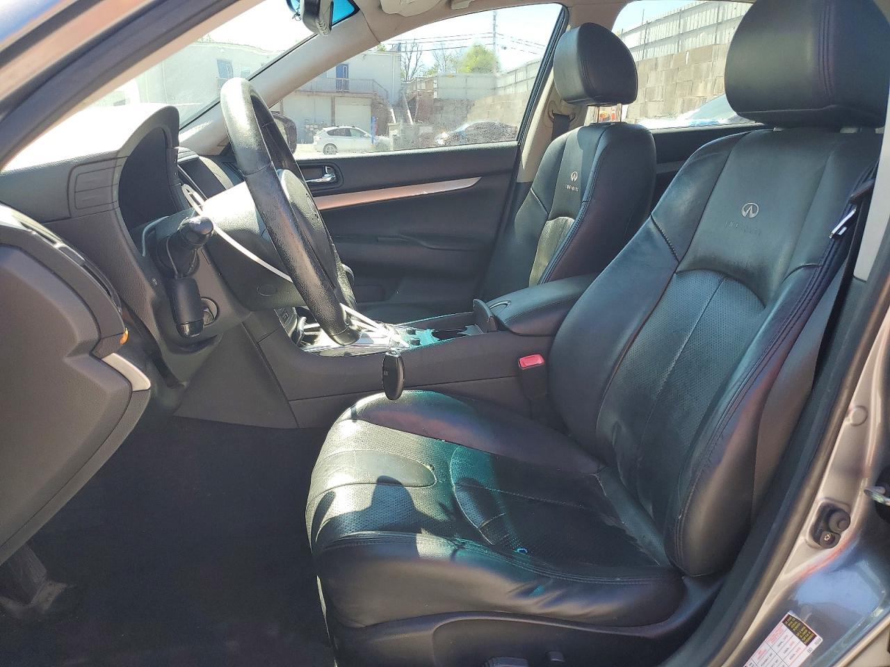 2010 INFINITI G37 photo 19