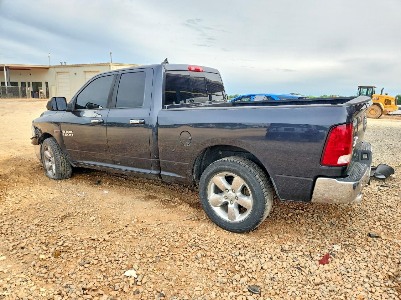 2015 RAM 1500 SLT photo 3