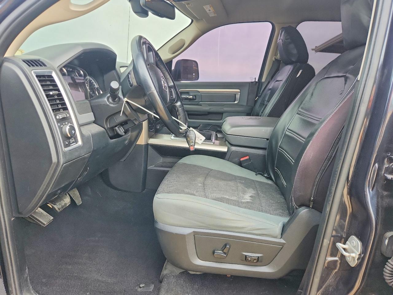 2015 RAM 1500 SLT photo 13