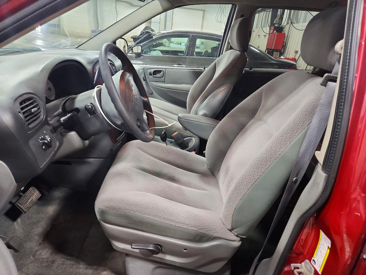 2007 CHRYSLER TOWN & COUNTRY LX photo 13