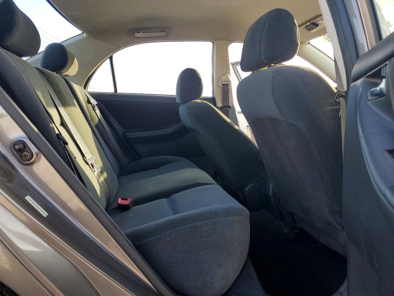 2004 TOYOTA COROLLA S photo 19