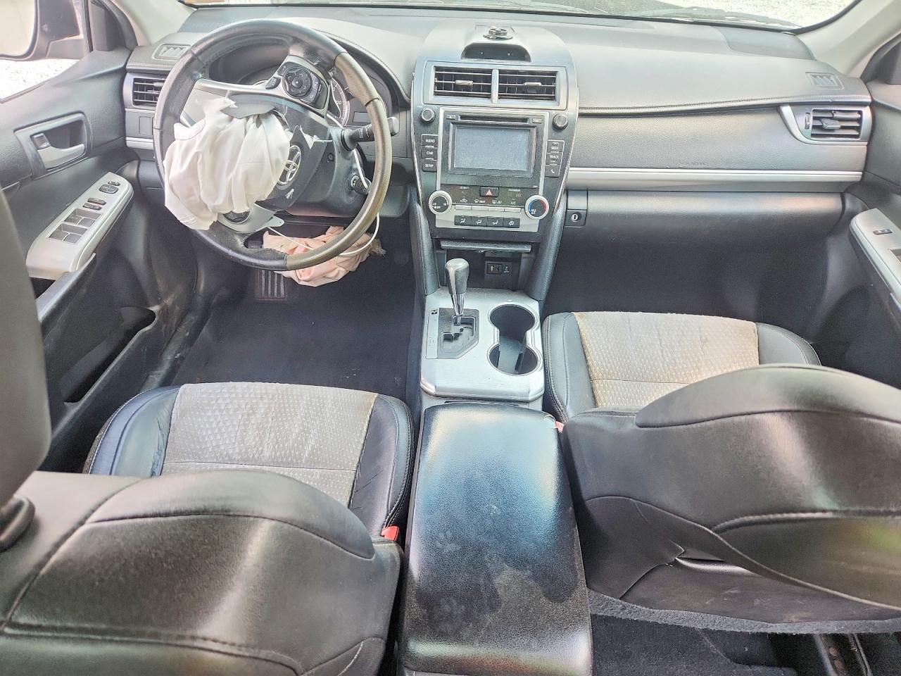 2014 TOYOTA CAMRY SE photo 22