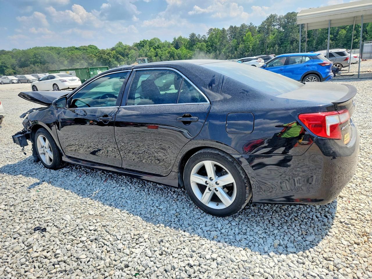 2014 TOYOTA CAMRY SE photo 4