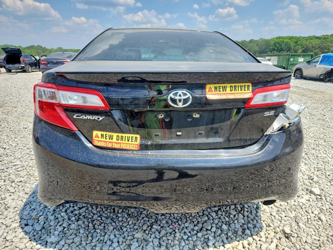 2014 TOYOTA CAMRY SE photo 16