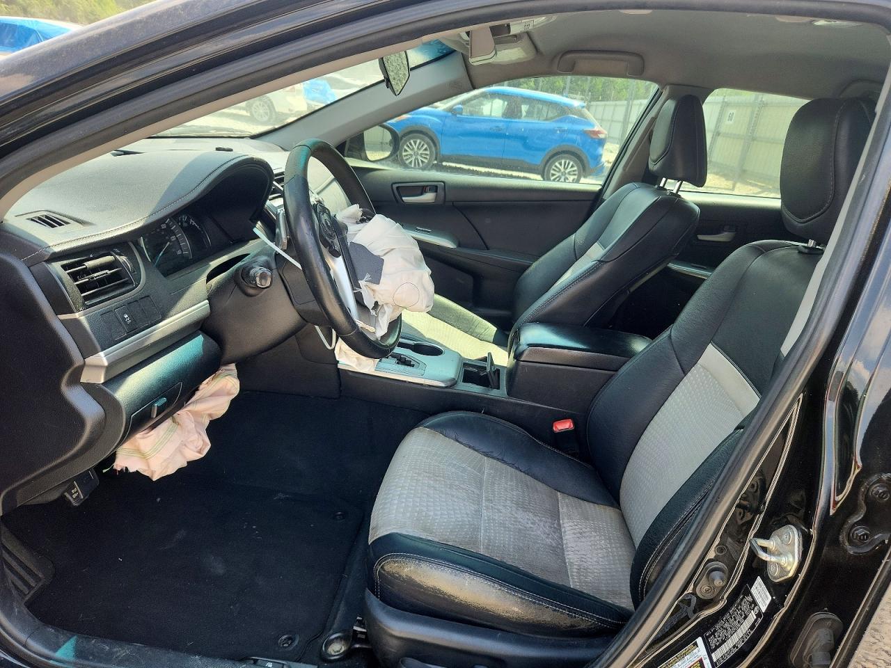 2014 TOYOTA CAMRY SE photo 19