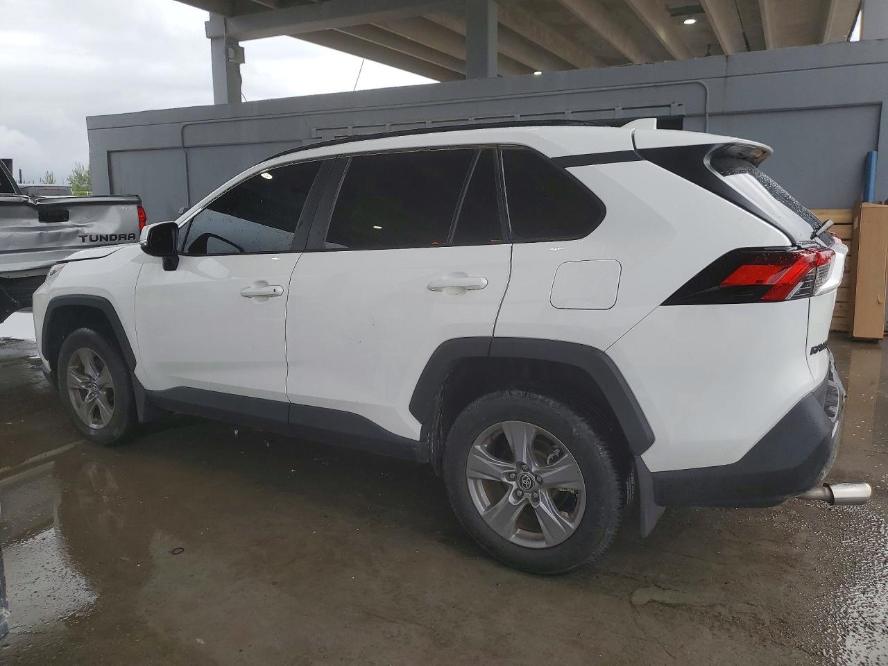 2024 TOYOTA RAV4 XLE photo 4