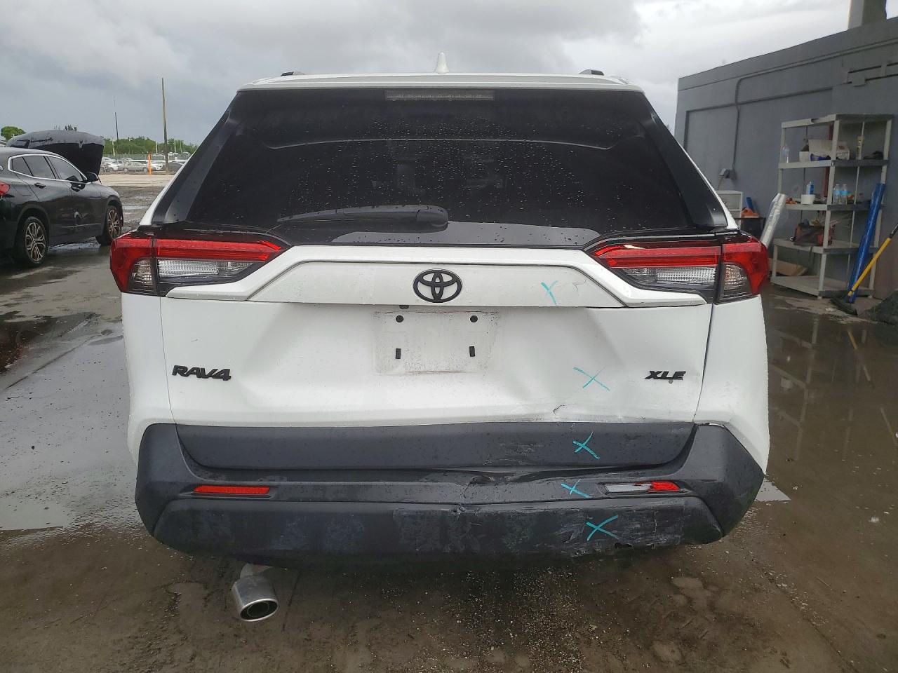 2024 TOYOTA RAV4 XLE photo 16
