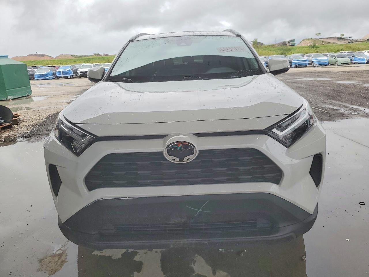 2024 TOYOTA RAV4 XLE photo 13