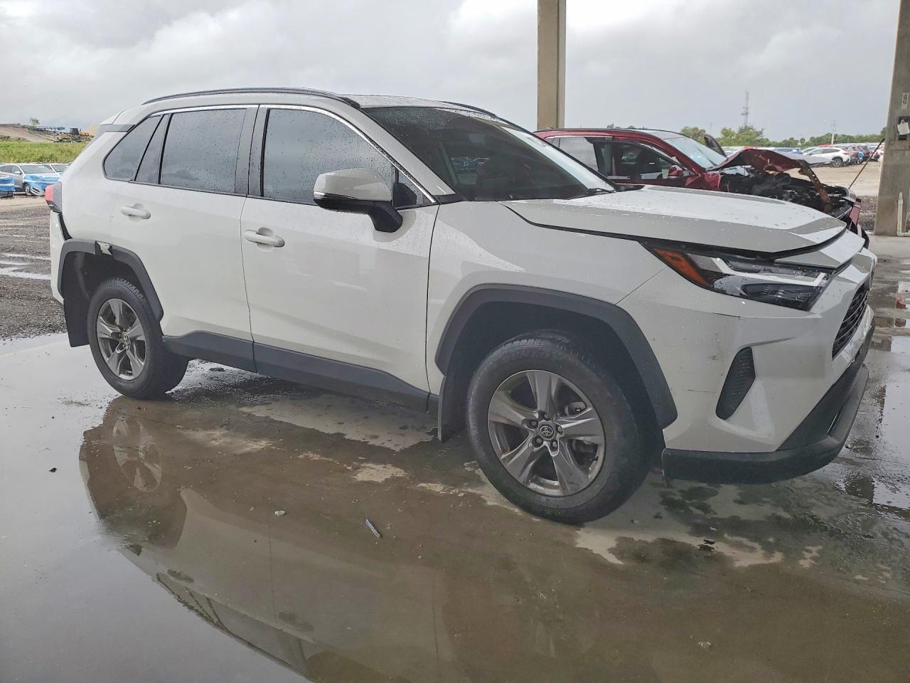 2024 TOYOTA RAV4 XLE photo 10