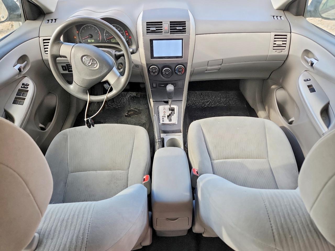2010 TOYOTA COROLLA LE photo 15