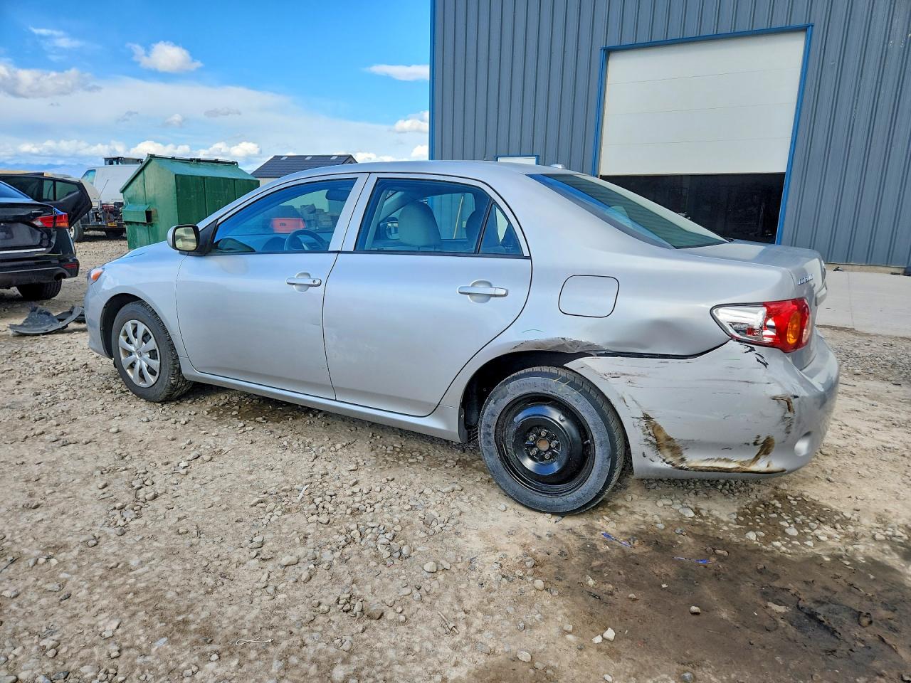 2010 TOYOTA COROLLA LE photo 3