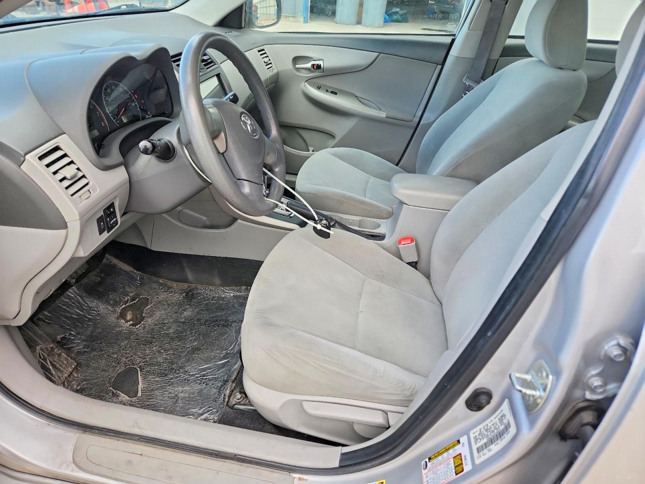 2010 TOYOTA COROLLA LE photo 13