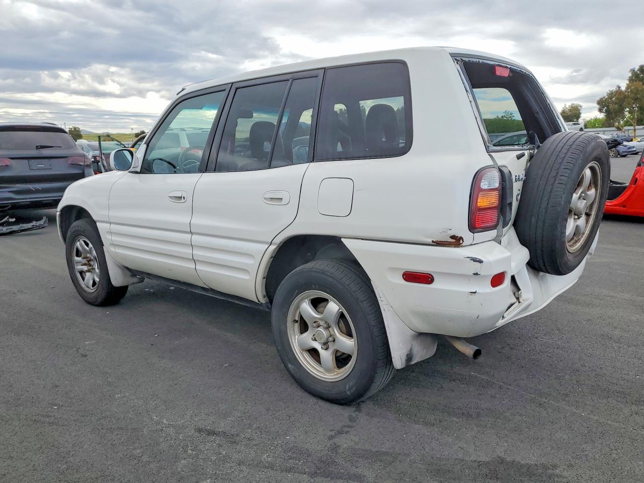 2000 TOYOTA RAV4 BASE photo 3