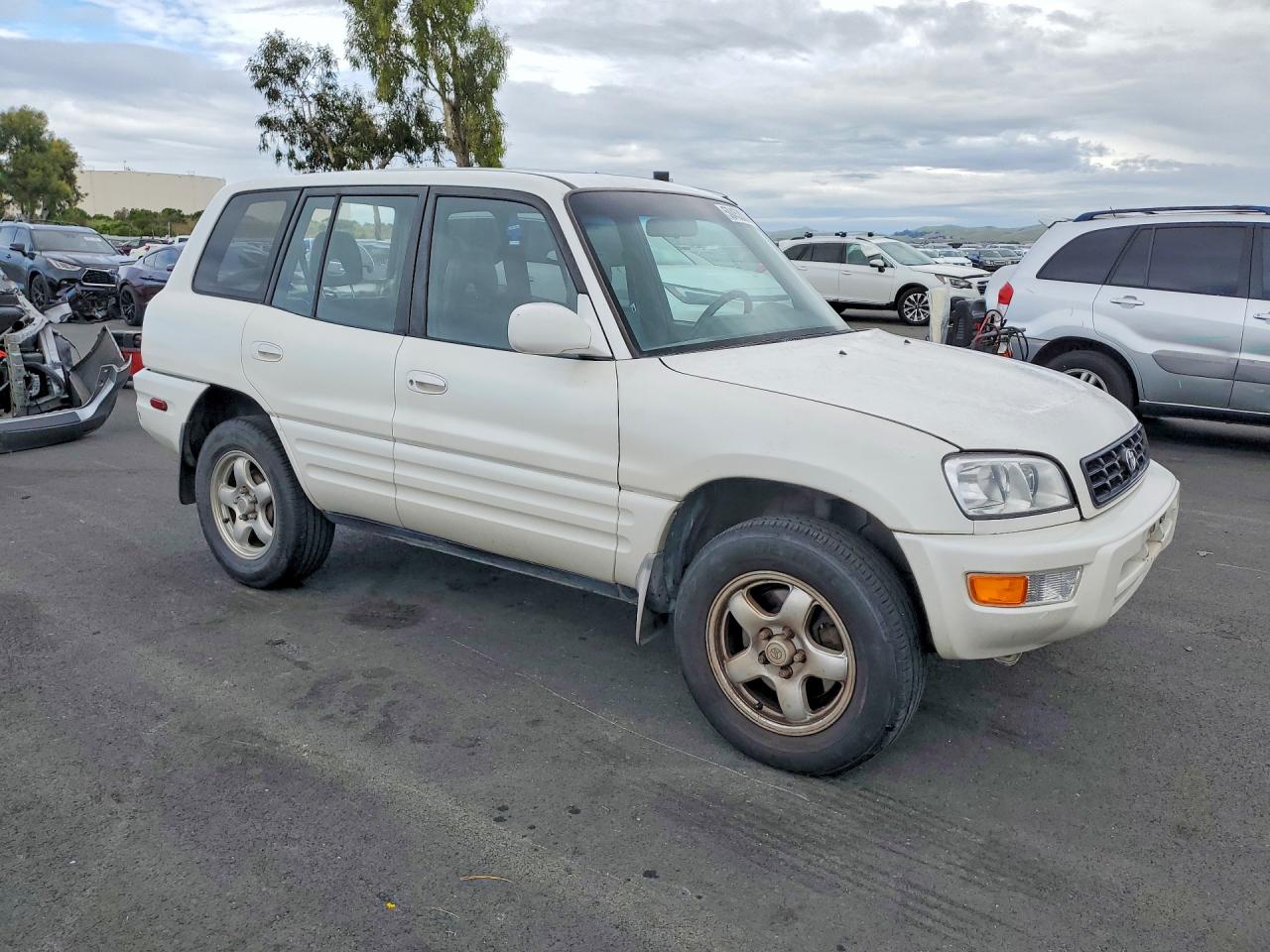 2000 TOYOTA RAV4 BASE photo 7