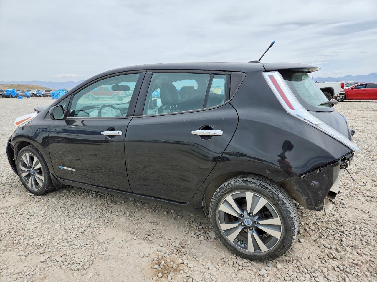 2013 NISSAN LEAF S photo 4