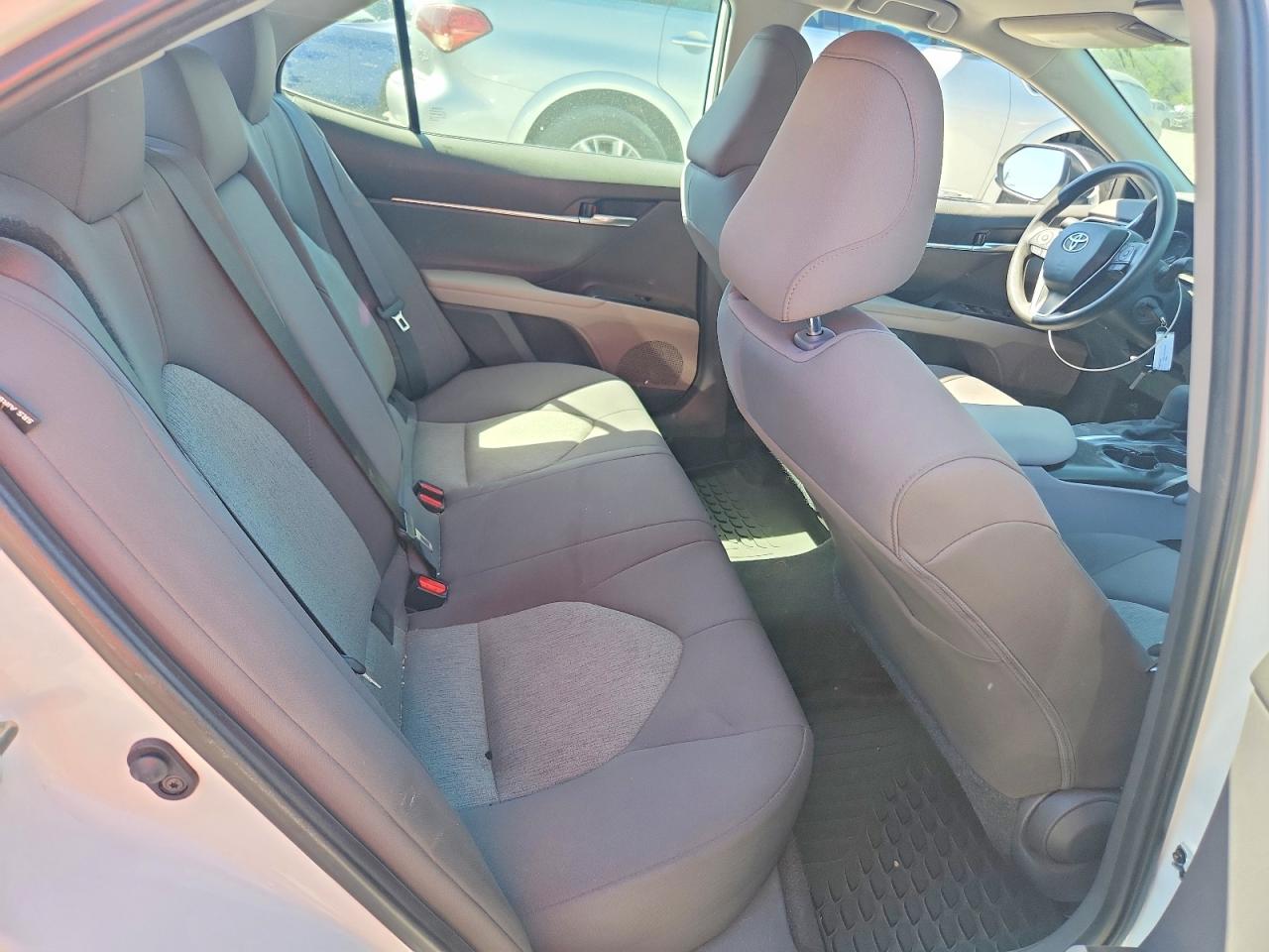2020 TOYOTA CAMRY LE photo 28
